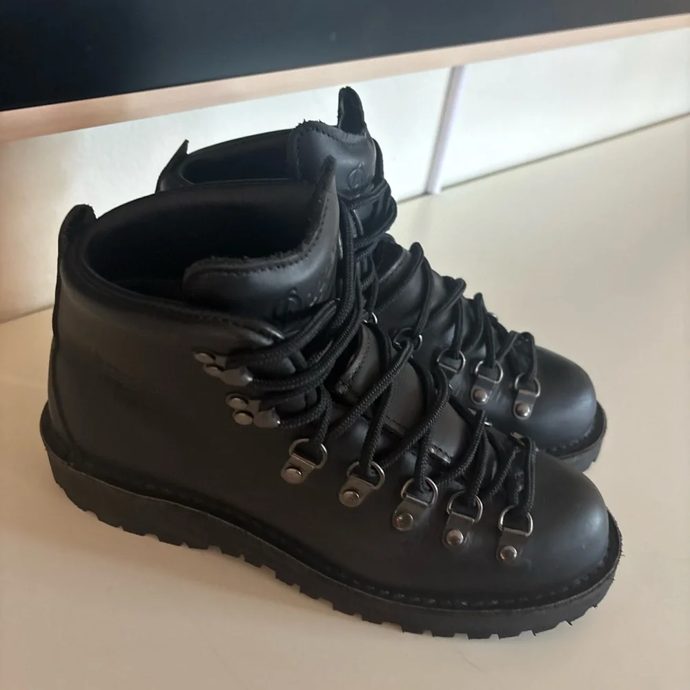 Danner Mountain Light Women’s Hiking Boot NWOT - Picture 2 of 6